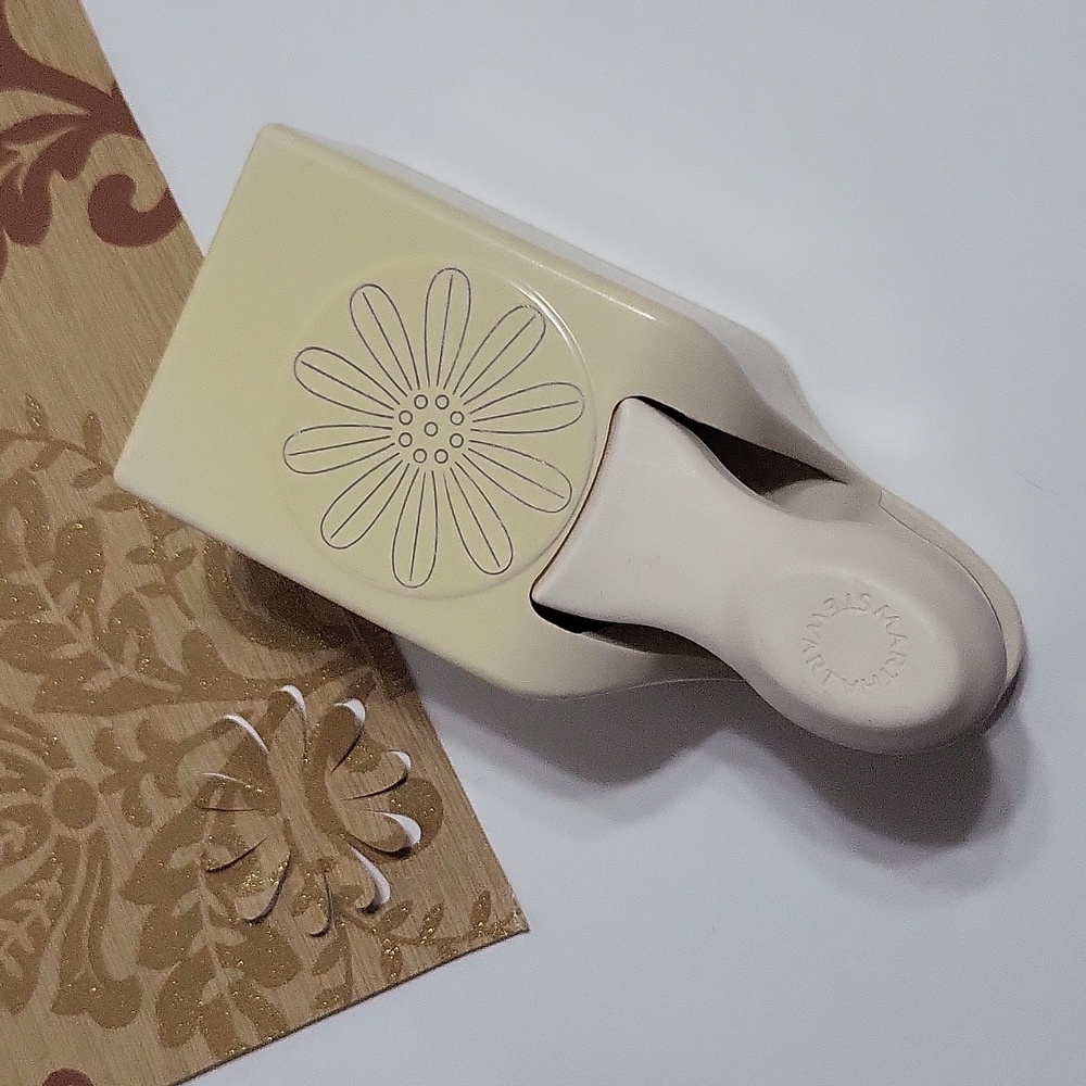 Martha Stewart Pop Up Embossed Daisy Punch Cutter